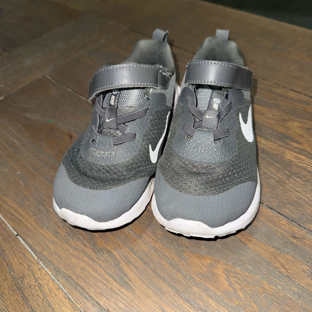 Nike Kids Gray and White Hook-and-Loop Athletic Sneakers - Picture 2 of 3